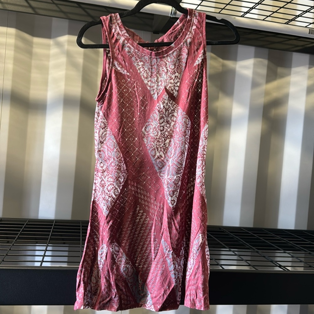 Buckle gimmicks tank top